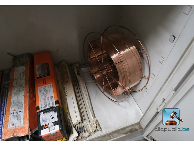 Metalen kast met inhoud - afbeelding 8 van  9