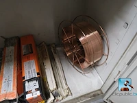 Metalen kast met inhoud - afbeelding 8 van  9