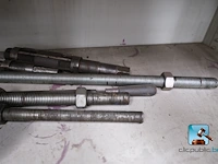 Metalen kast met inhoud - afbeelding 2 van  15