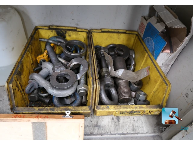 Metalen kast met inhoud - afbeelding 3 van  15