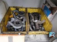Metalen kast met inhoud - afbeelding 3 van  15