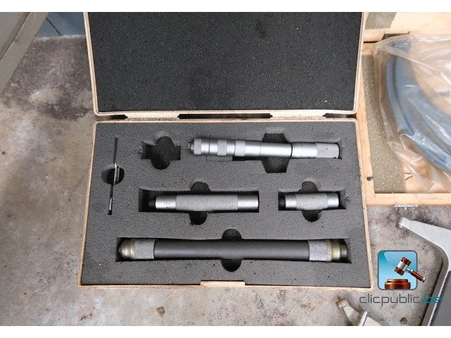 Metalen kast met inhoud - afbeelding 5 van  15