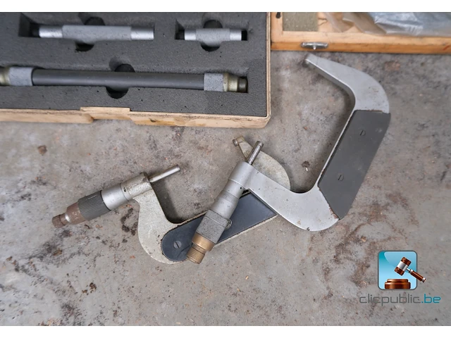 Metalen kast met inhoud - afbeelding 7 van  15