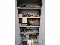 Metalen kast met inhoud