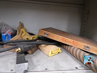 Metalen kast met inhoud - afbeelding 8 van  15