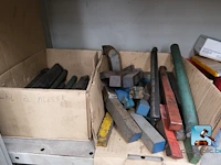 Metalen kast met inhoud - afbeelding 10 van  15