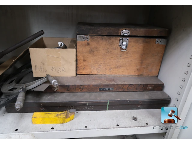 Metalen kast met inhoud - afbeelding 12 van  15