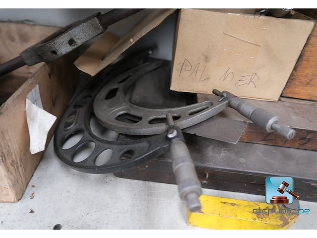 Metalen kast met inhoud - afbeelding 13 van  15