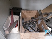 Metalen kast met inhoud - afbeelding 14 van  15