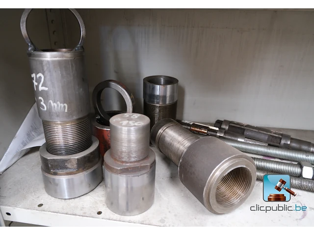 Metalen kast met inhoud - afbeelding 15 van  15