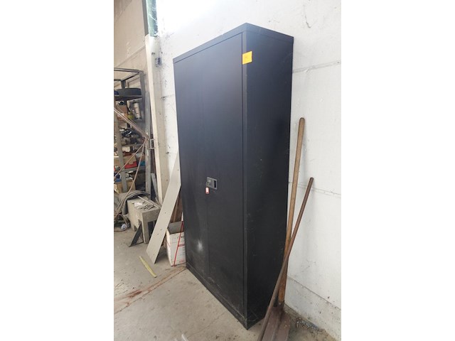 Metalen kast met inhoud - afbeelding 2 van  8