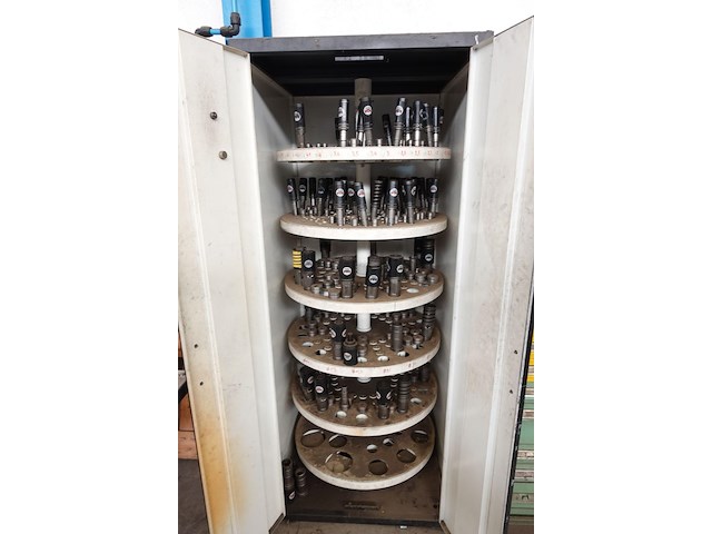 Metalen kast met inhoud - afbeelding 2 van  6