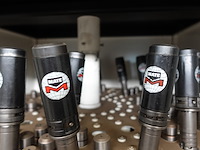 Metalen kast met inhoud - afbeelding 4 van  6