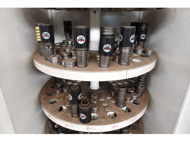 Metalen kast met inhoud - afbeelding 5 van  6