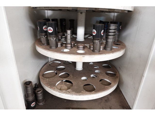 Metalen kast met inhoud - afbeelding 6 van  6
