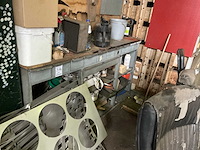 Metalen kast met inhoud - afbeelding 2 van  5