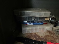 Metalen kast met inhoud - afbeelding 9 van  12