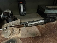 Metalen kast met inhoud - afbeelding 10 van  12