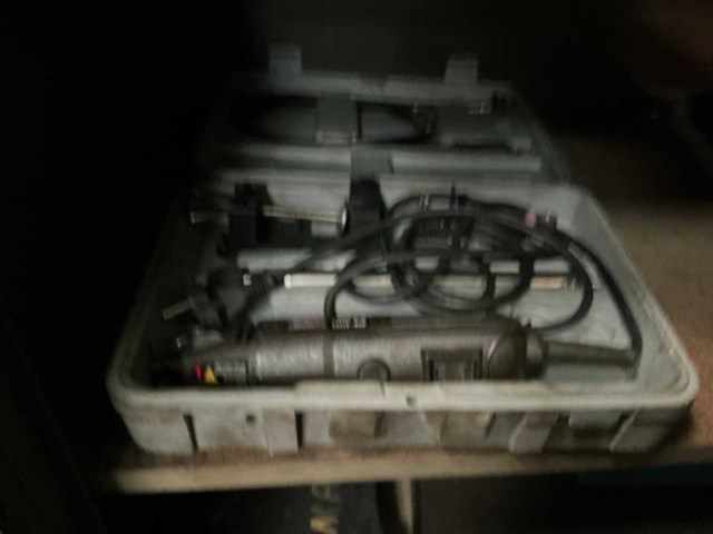 Metalen kast met inhoud - afbeelding 11 van  12