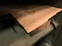 Metalen kast met inhoud - afbeelding 12 van  12