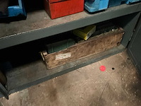Metalen kast met inhoud - afbeelding 7 van  15