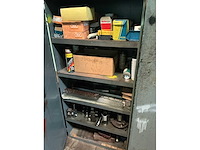 Metalen kast met inhoud - afbeelding 9 van  15