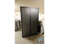 Metalen kast met luiken