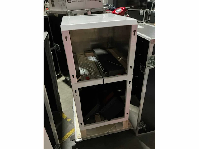 Metalen kast voor fotoprinter met flightcase - afbeelding 4 van  7