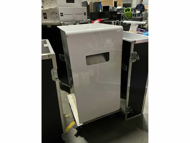 Metalen kast voor fotoprinter met flightcase - afbeelding 3 van  7