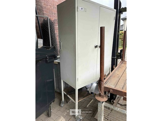 Metalen kast - afbeelding 1 van  3