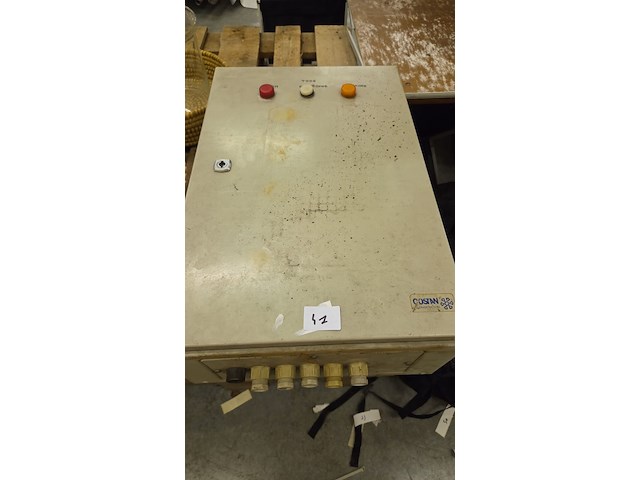 Metalen kast - afbeelding 1 van  1