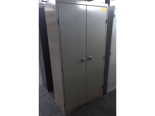 Metalen kast - afbeelding 1 van  2