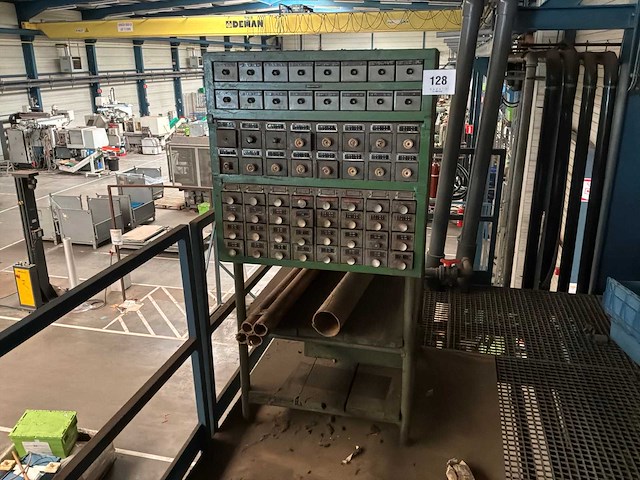 Metalen kast - afbeelding 1 van  3