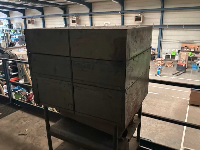 Metalen kast - afbeelding 2 van  3