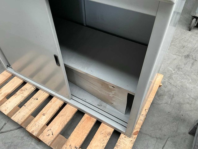 Metalen kast - afbeelding 3 van  3