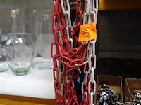 Metalen ketting (wit/rood) - afbeelding 2 van  2