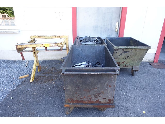 Metalen kiepbak-kantelmechanisme + 3x verrijdbare container - afbeelding 1 van  5