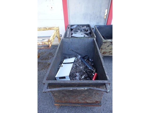 Metalen kiepbak-kantelmechanisme + 3x verrijdbare container - afbeelding 3 van  5
