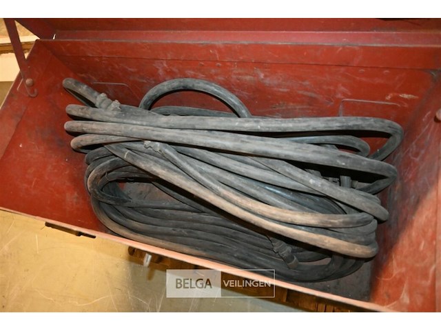 Metalen kist met slangen - afbeelding 3 van  5