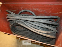 Metalen kist met slangen - afbeelding 3 van  5
