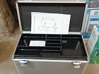 Metalen kist met sleutel l.45 - b.23 - h.42cm - afbeelding 3 van  4