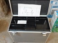 Metalen kist met sleutel l.45 - b.23 - h.42cm - afbeelding 4 van  4