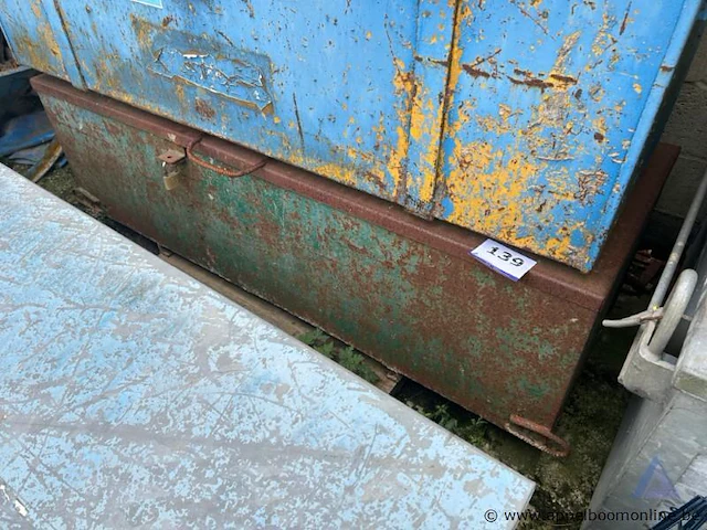 Metalen kist - afbeelding 1 van  1