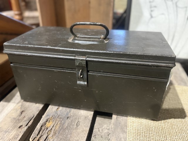 Metalen kistje - afbeelding 1 van  2