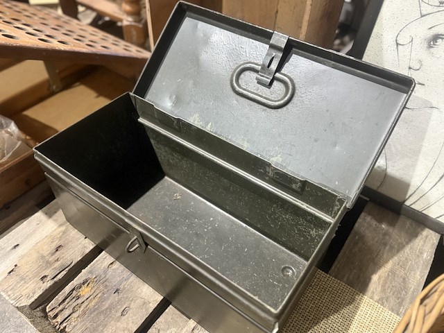Metalen kistje - afbeelding 2 van  2