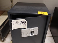 Metalen kluis - afbeelding 1 van  7