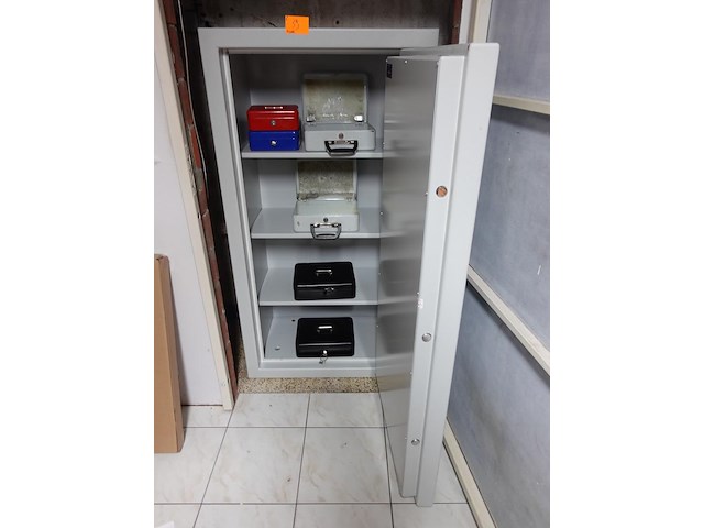 Metalen kluis - afbeelding 1 van  5