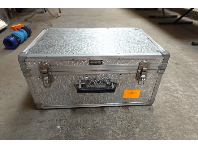 Metalen koffer l. 57 b. 38 h. 28cm - afbeelding 1 van  4