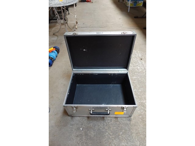 Metalen koffer l. 57 b. 38 h. 28cm - afbeelding 3 van  4