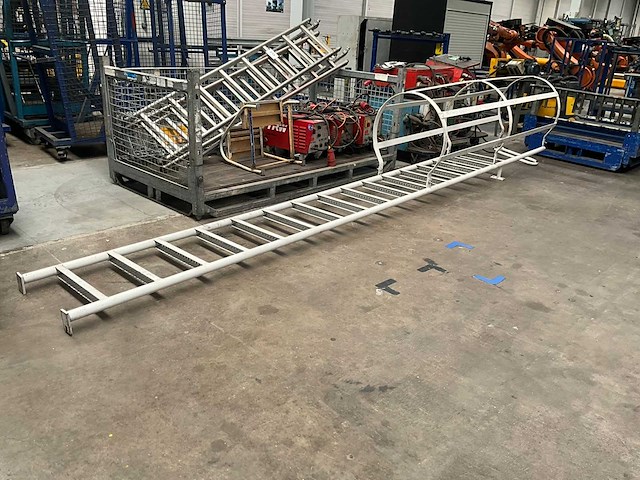 Metalen kooiladder/trap - afbeelding 1 van  9